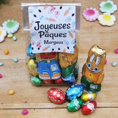 Sachet "Joyeuses Pâques" personnalisé - 10 Oeufs pralinés, 10 oeufs croustillants et 2 lapins en chocolat (25g)