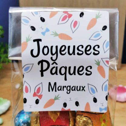 Sachet "Joyeuses Pâques" personnalisé - 10 Oeufs pralinés, 10 oeufs croustillants et 2 lapins en chocolat (25g)