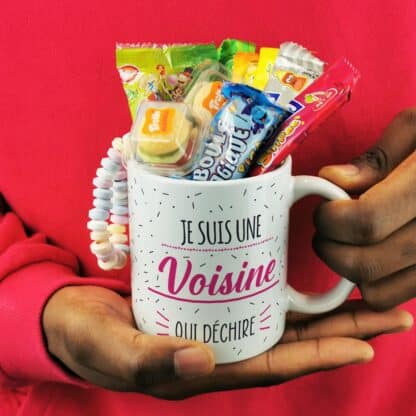 Mug bonbons des années 2000 "Je suis une voisine qui déchire"- cadeau personnalisé