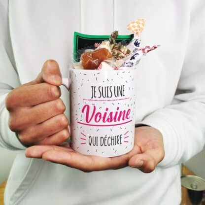 Mug bonbons des années 60 "Je suis une voisine qui déchire"- cadeau personnalisable