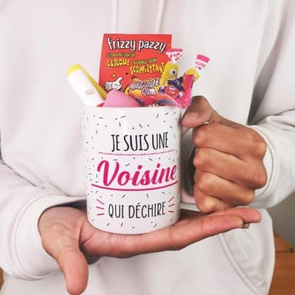 Mug bonbons des années 80 "Je suis une voisine qui déchire"- cadeau personnalisé