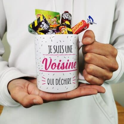 Mug bonbons des années 90 "Je suis une voisine qui déchire"- cadeau personnalisé