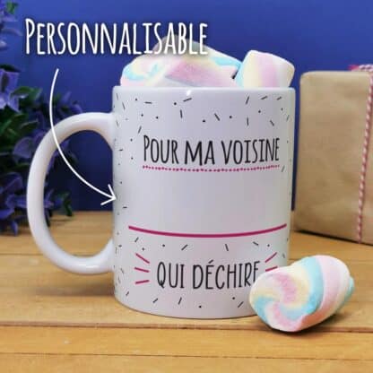 Mug "Je suis une voisine qui déchire" et ses guimauves torsade x 5 - cadeau personnalisé