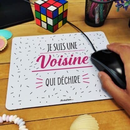 Tapis de souris "Je suis une voisine qui déchire" - cadeau personnalisé